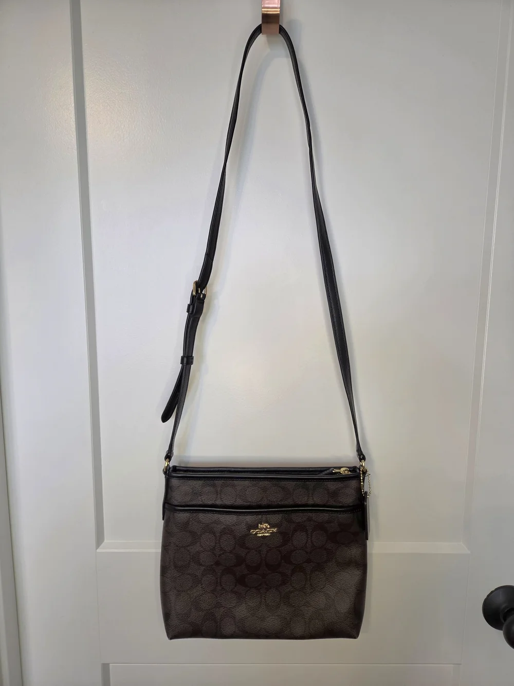 COACH Brown Signature Crossbody Shoulder Bag. #KC